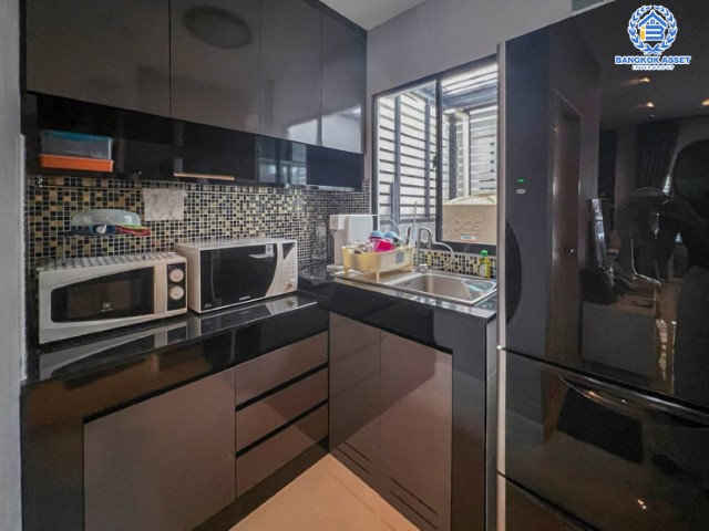 ทาวน์เฮ้าส์มือสอง ม.บ้านกลางเมือง นวมินทร์42 แบรนด์ AP เนื้อที่ 18.1 ตร.ว. มาพร้อมฟังก์ชัน 3 ห้องนอน 3 ห้องน้ำ 2 ที่จอดรถ แถมฟรี !!! เครื่องปรับอากาศ 4 เครื่อง และเครื่องทำน้ำอุ่น 2 เครื่อง สภาพแวดล้อมเยี่ยม ทำเลดีเชื่อมต่อ ถ.รามอินทรา, ถ.เกษตร-นวมินทร์ ใกล้รถไฟฟ้าสายสีชมพู "สถานีนพรัตน์" และทางด่วน ฉลองรัช…